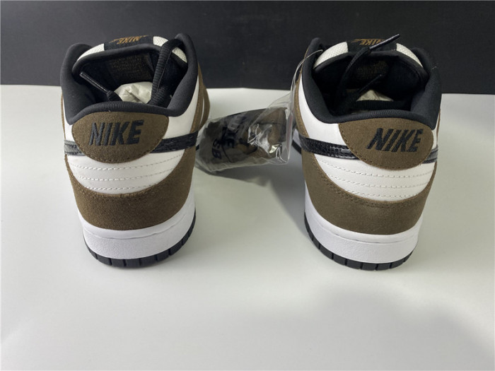 nike sb dunk low white black trail end brown 304292-102