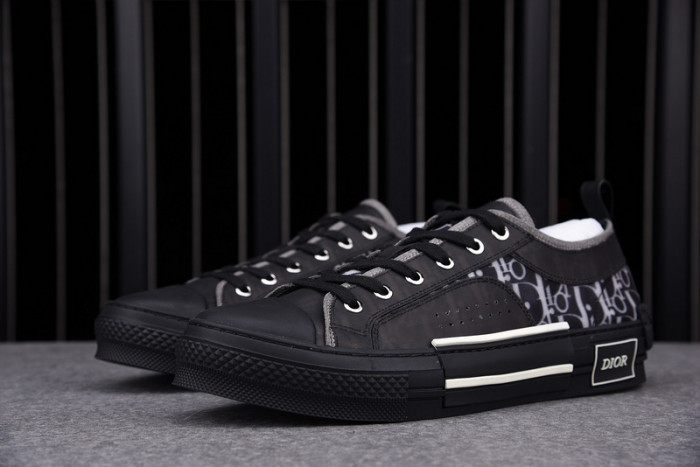 b23 oblique low-top sneaker