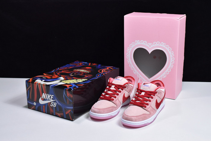 nike sb dunk low strangelove skateboards ct2552-800