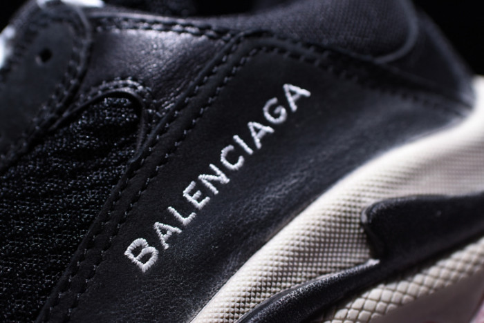 balen 17fw triple s trainer black/ red 483513 w06e1 1000