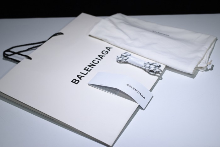 balen 17fw triple s black pink women sneaker 483523 w06e3 8080