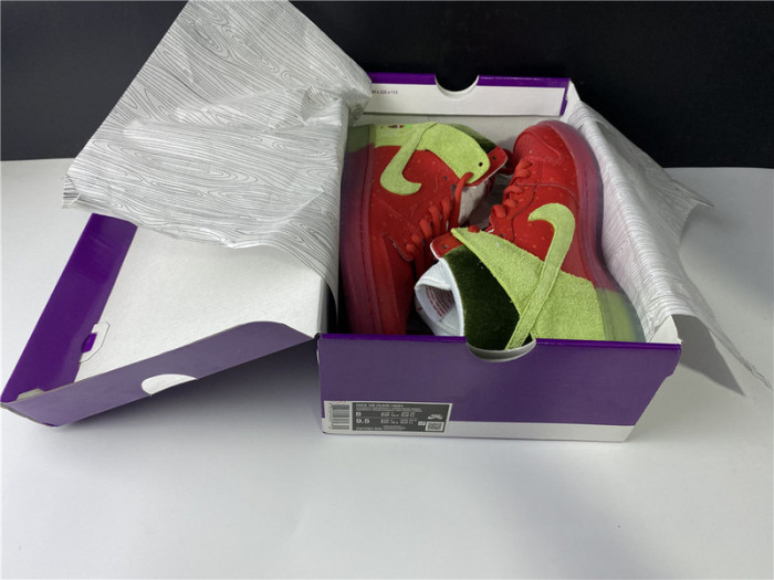 nike sb dunk high strawberry cough cw7093-600
