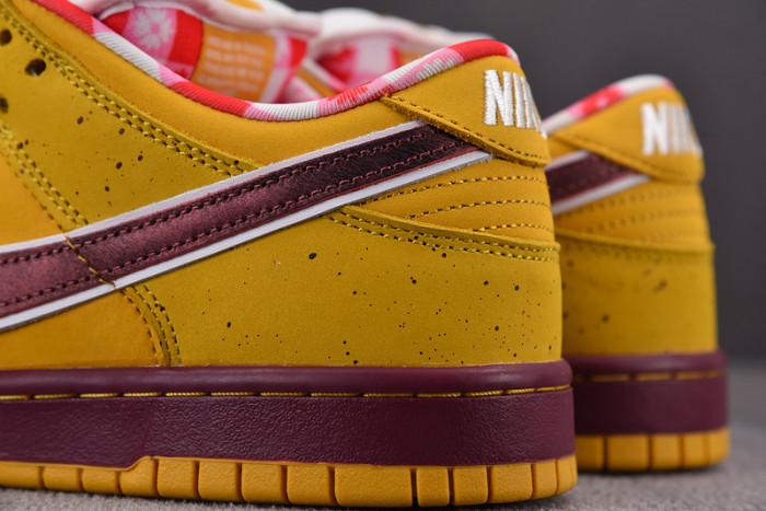 nike sb dunk low yellow lobster