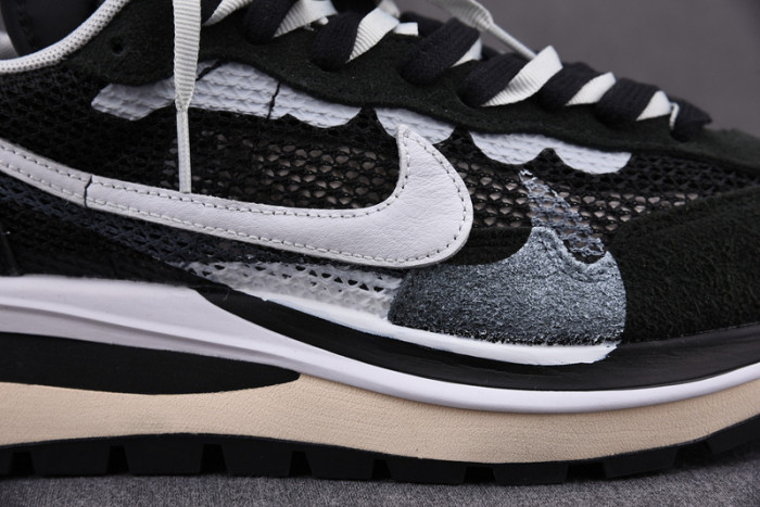 nike vaporwaffle sacai black white cv1363-001