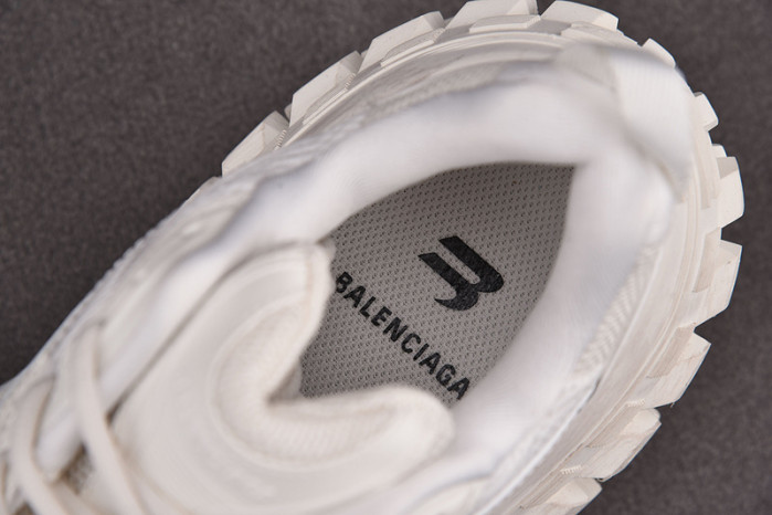 Ba*len*cia*ga defender white