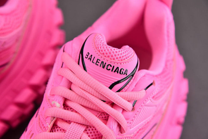 Ba*len*cia*ga defender pink