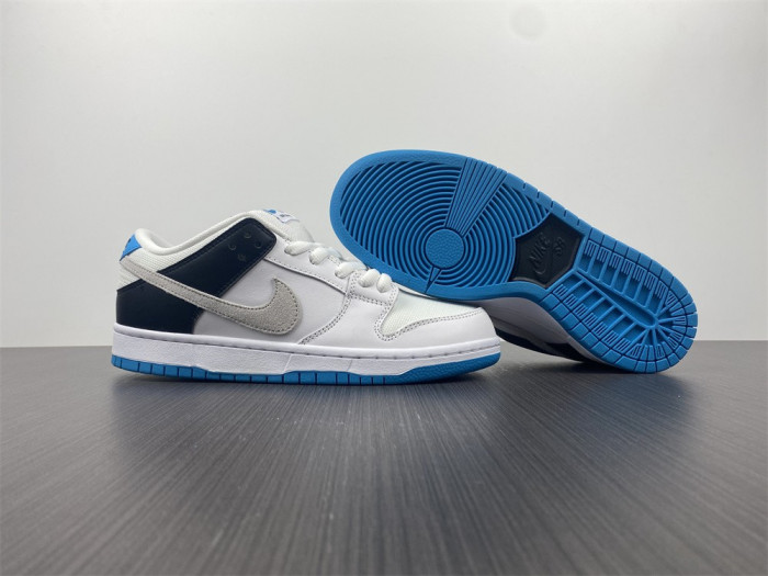 nike sb dunk low laser blue - bq6817-101