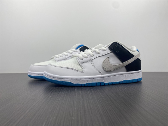 nike sb dunk low laser blue - bq6817-101