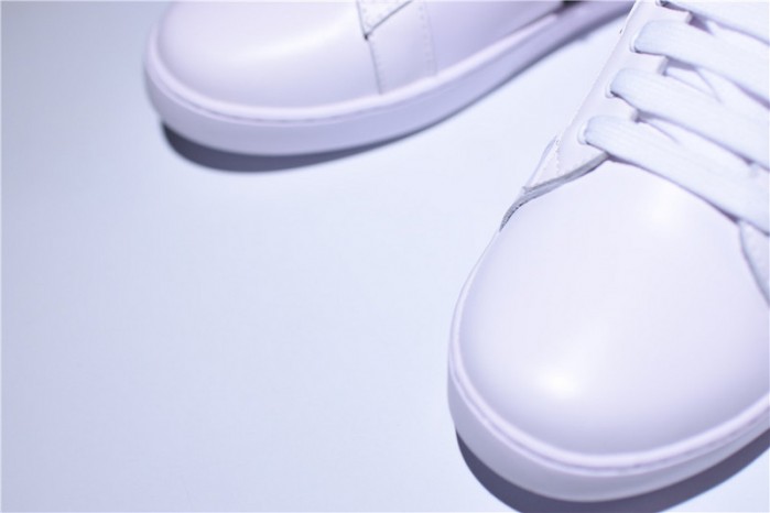 gu ace embroidered low-top sneaker white with bee