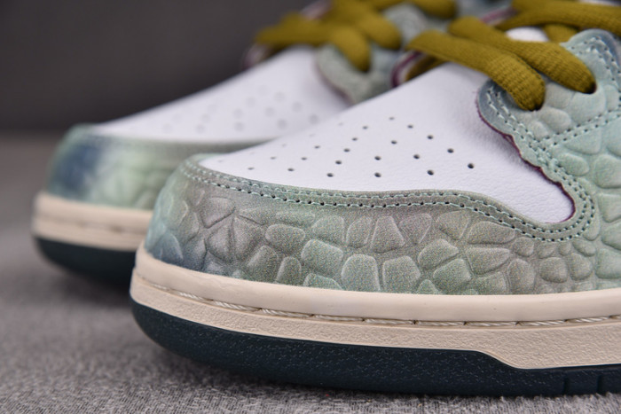 Nike SB Dunk Low Alexis Sablone Chameleon HJ3386-300