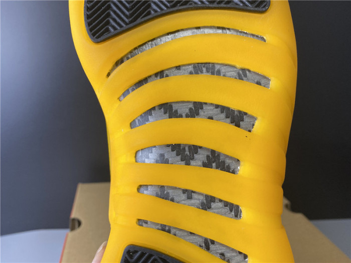 air jordan 12 retro black university gold 130690-070