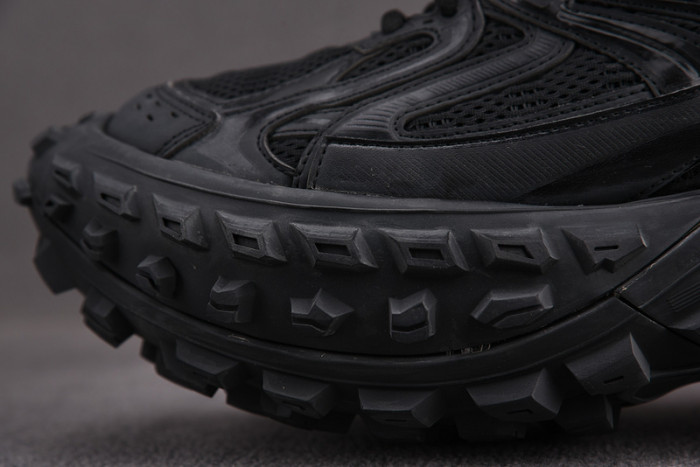 Ba*len*cia*ga defender black