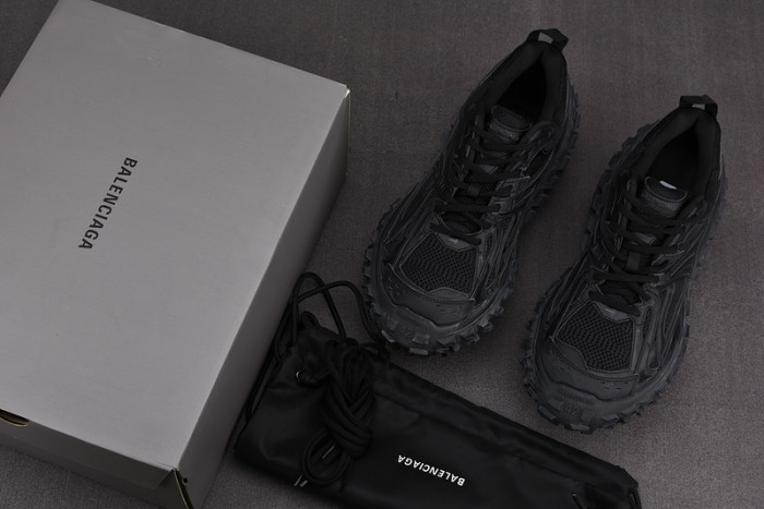 Ba*len*cia*ga defender black